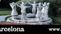 Mutilan los brazos del Monumento a La Sardana en Barcelona