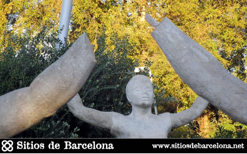 Mutilan los brazos del Monumento a La Sardana en Barcelona